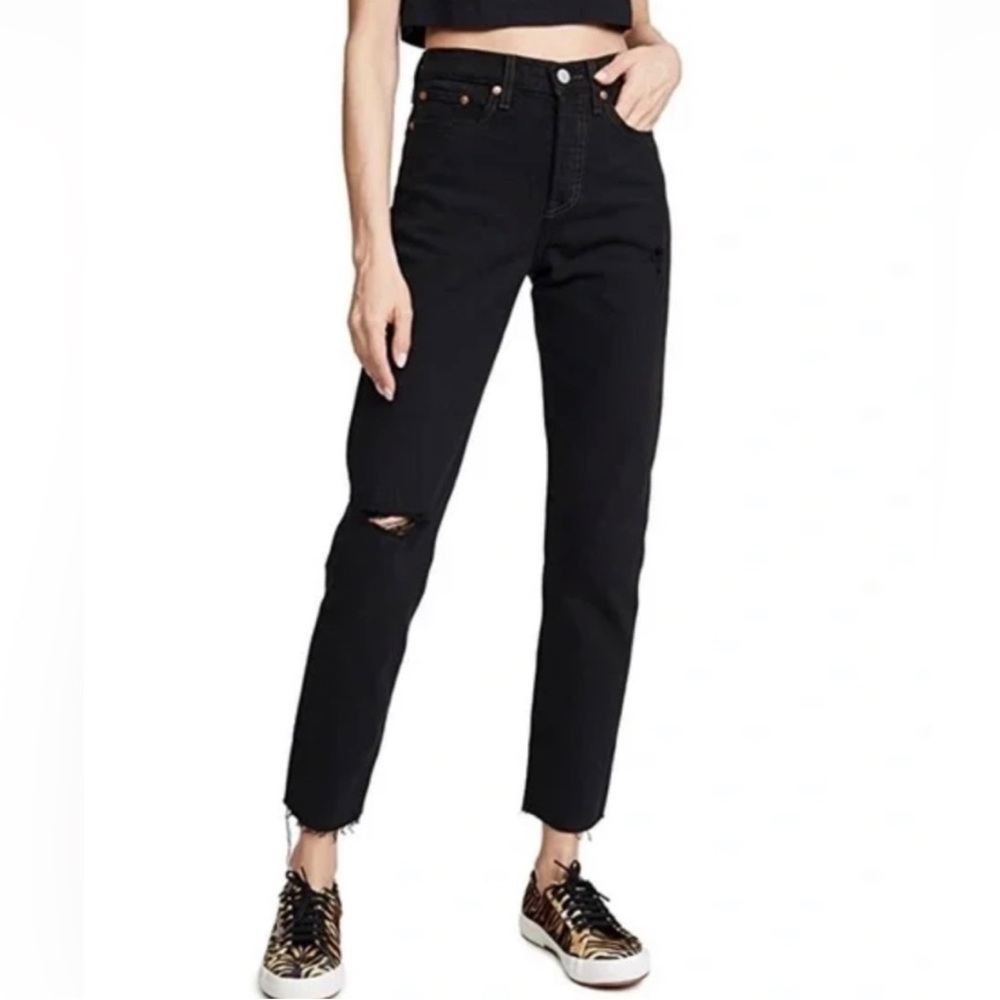 EUC Levi’s Premium Wedgie Jeans Black with distressing and raw hem size 25